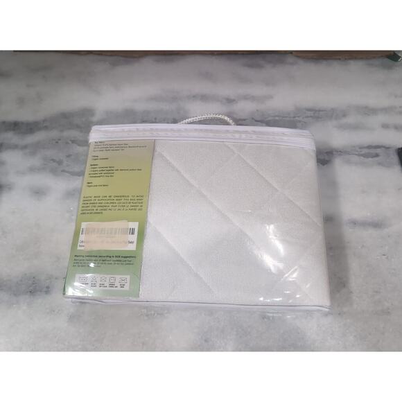 Organic Bamboo Panda Crib Mattress Protector, Waterproof Quilted Cover, Nursery - Picture 3 of 4